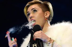 AMSTERDAM, NETHERLANDS - NOVEMBER 10: Miley Cyrus accepts award onstage during the MTV EMA's 2013 at the Ziggo Dome on November 10, 2013 in Amsterdam, Netherlands. (Photo by Kevin Mazur/WireImage)